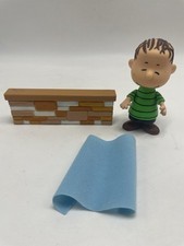 LINUS w/ Blanket & Wall -