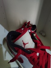 air jordan 1 low, rosso bianco e nero, usato molte volte ma in condizioni ottime