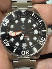 Helm Komodo Diver Submariner