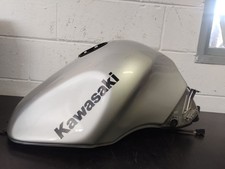 SERBATOIO BENZINA ORIGINALE  KAWASAKI  ZZR 600 ANNI 1999 2001 2002 2003