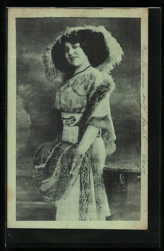 Elegante signora con manicotto