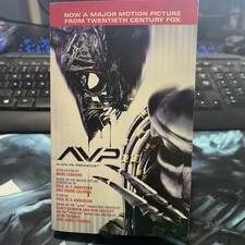 AVP: ALIEN VS. PREDATOR Book