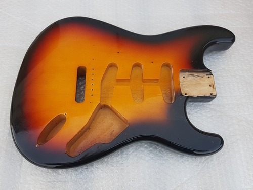 Corpo squier fender - by,