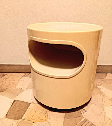 Mobiletto con rotelle