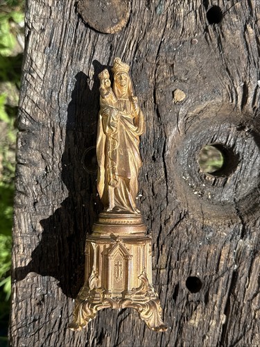 Antica statua francese