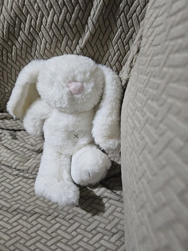 Coniglietto coccolone bambino