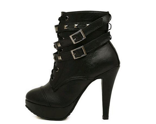 Stivaletti donna borchie