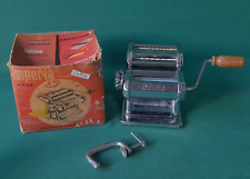 MACCHINA A MANOVELLA PER PASTA FRESCA IMPERIA TIPO LUSSO MODELLO S. 104. CE61