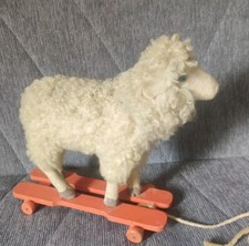 Giocattolo Primi 900  Pecorella belante in Cartapesta e lana originale di Pecora