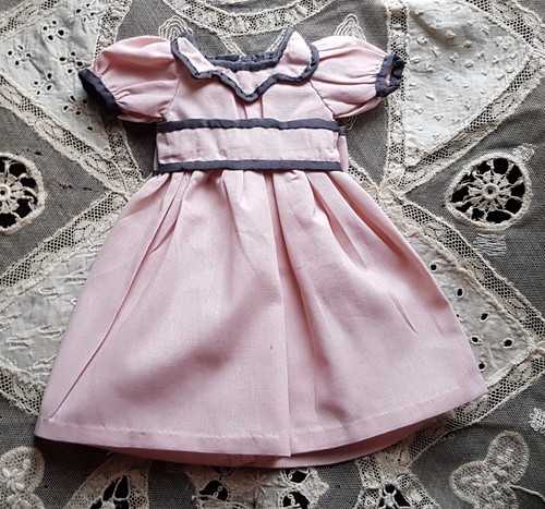 Jolie robe poupée ancienne - poupée,