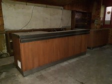bancone bar anni 70, usato, con rivestimento perlinato, motore da verificare.