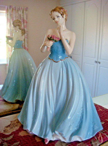 Coalport figure cara - l/e,