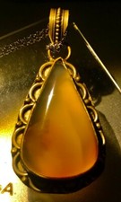 vecchio ciondolo in pietra