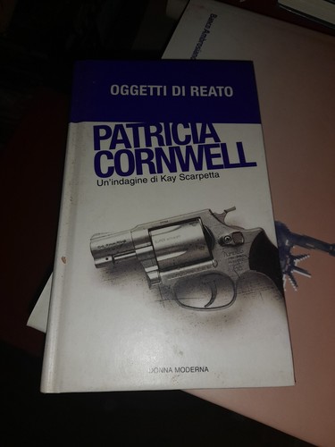 Libro oggetti di - oggetti, reato