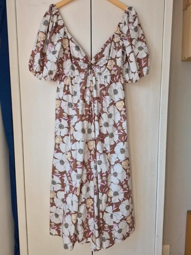 Abito midi floreale ritagliato