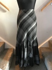 GONNA MAXI ORLO A STRAPPO BOHO STEAMPUNK A QUADRI TARTAN NERO E GRIGIO, taglia 20