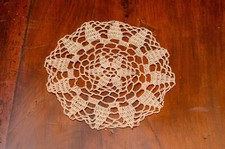 Centrino fatto a mano all'uncinetto in 100% cotone italiano, Ø17cm colore ecrù