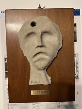 Creta (non cotta) scultura del Maestro Matteo Bianchi. Anno 1995. Incastonata.