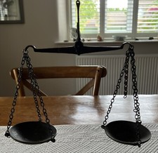 Antica bilancia in metallo forgiato persiano/islamico impero ottomano tenuta a mano