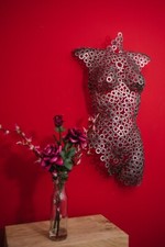 Busto femminile artigianale in metallo full size rondelle in acciaio splendida arte da parete