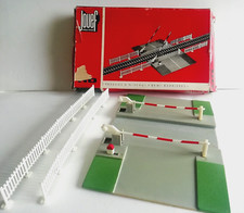 PASSAGGIO A LIVELLO E 4 MEZZE BARRIERE   JOUEF   SCALA  H0  1,87  NUOVO