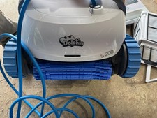 Dolphin S200 robotic pool