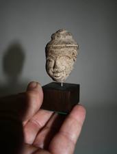 Antico frammento di testa di Buddha montata in arenaria periodo Ayutthaya dalla Thailandia