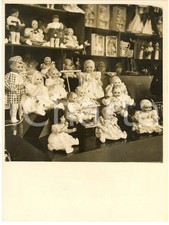 1935 ca MILANO Loggia dei Mercanti - Mostra del Giocattolo - Banco di bambole