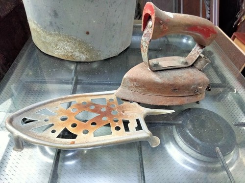 Antico ferro stiro con base - da,