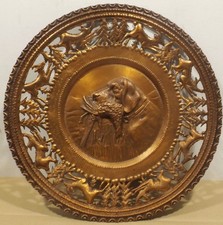 Piatto Decorativo Rotondo In Rame "Cane Da Caccia Con Uccello E Cervo" Dm. 47cm
