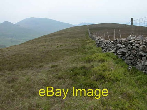 Dry stone wall above cwm - dry,