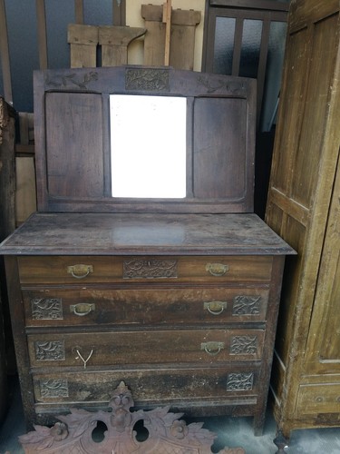 Cassettiera con specchio-