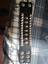 Bracciale In Pelle Con Borchie