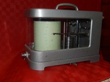 Barografo perfettamente funzionante - in metallo ed a carica manuale