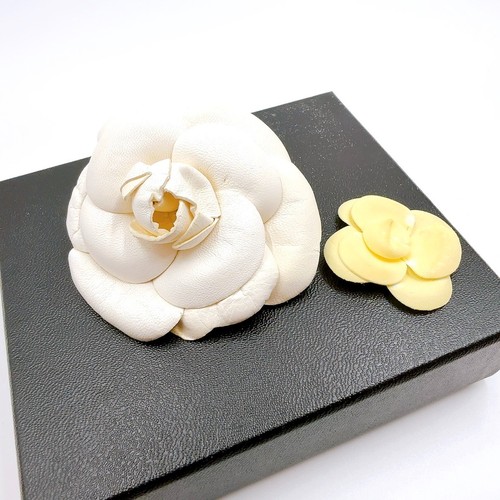 Chanel spilla camelia cerchio - chanel,