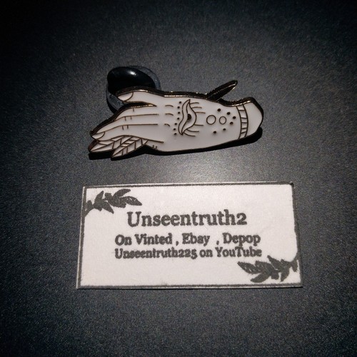 Palm reader enamel pin - reader, lapel