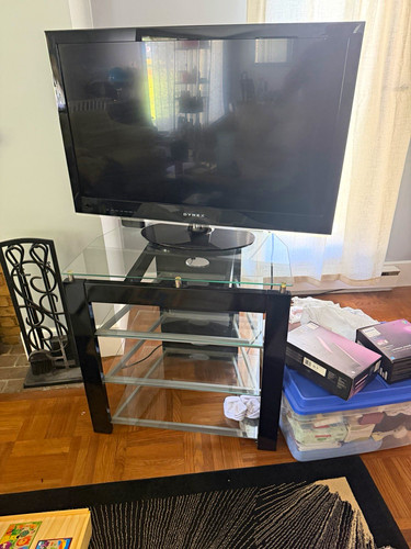 Dynex lcd flat - 42",