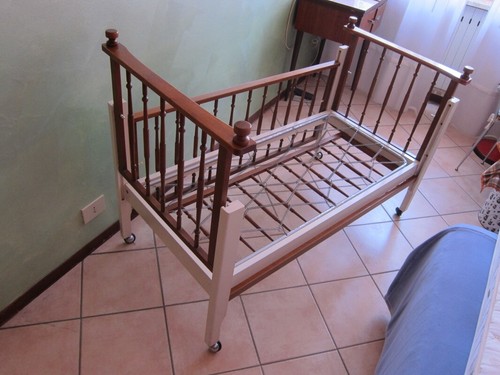 Lettino legno con rete molle - con,