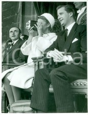1960 ca BRUXELLES Alberto e Paola del BELGIO con una telecamera portatile *Foto