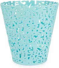 Balvi Cestino getta carta