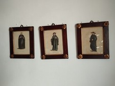 tre quadri con riproduzione di stampe pontificie vintage