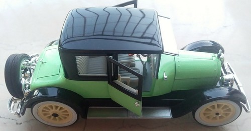 Bellissima machina giocattolo