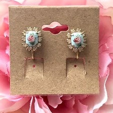 Delicati orecchini fiori rosa guillochet smalto vite retro natura gioielli