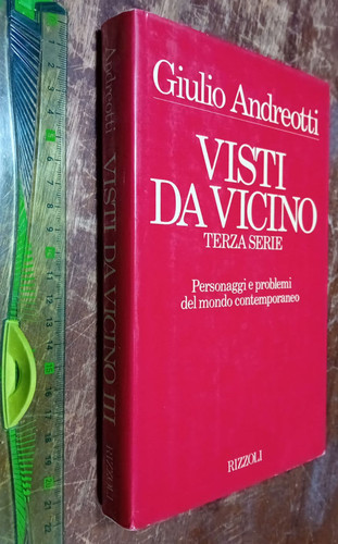 Libro visti vicino terza - visti, vicino.