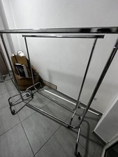 stands Appendiabiti A Rotelle