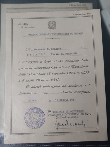 Attestato diploma distintivo - attestato/diploma,