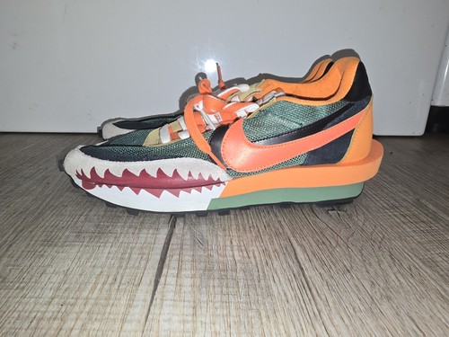 150nike waffle sacai green - $150nike,