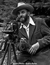 Ansel Adams con fotocamera