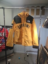 Supreme x The North Face