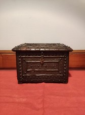 Scrigno Antico Legno rivestito Lamina Metallo sbalzato e cesellato Germania 600